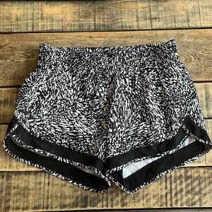 ATHLETA Printed Mesh Racer Run Shorts 4” Size Small